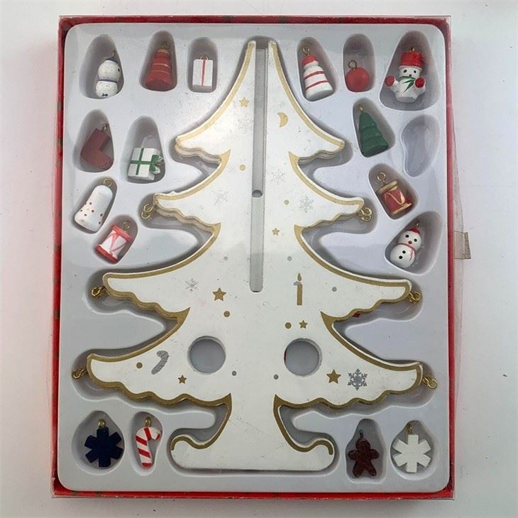 DIY Mini Wooden Christmas Tree