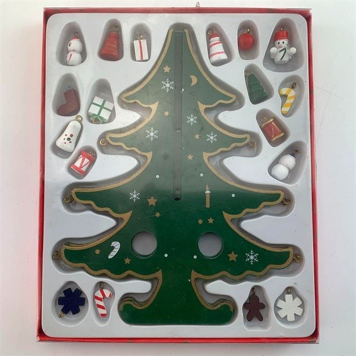 DIY Mini Wooden Christmas Tree