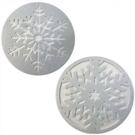 How to use metal decoration to create a harmonious look in a living room?